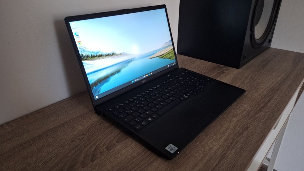 Fujitsu Lifebook A3150-I3 10th, 8Gb ram, 256Gb m.2