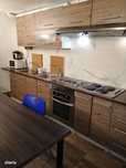 Etaj de inchiriat/ camere+ bai/bucatarie/spalatorie