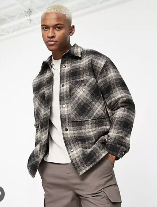 Geacă Bershka, noua cu eticheta