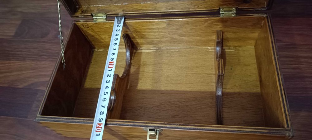 Дървена кутия за вино