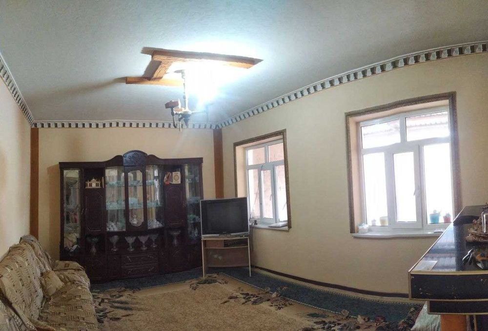 Hovlili 5-xona uy sotiladi yer maydoni (6+7) stux