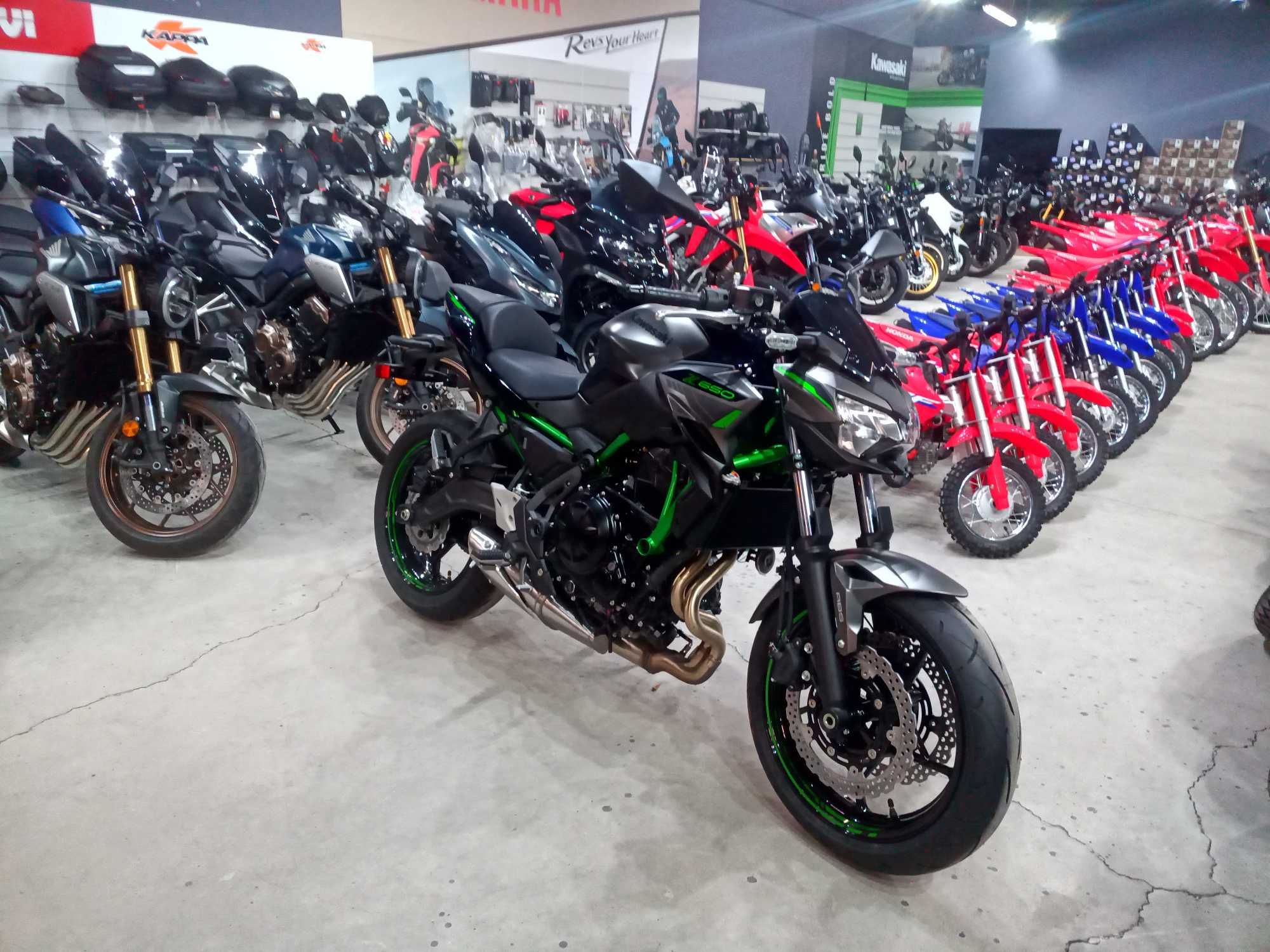 Kawasaki Z650 model 2025 - 0km - livrare Kawasaki Constanta