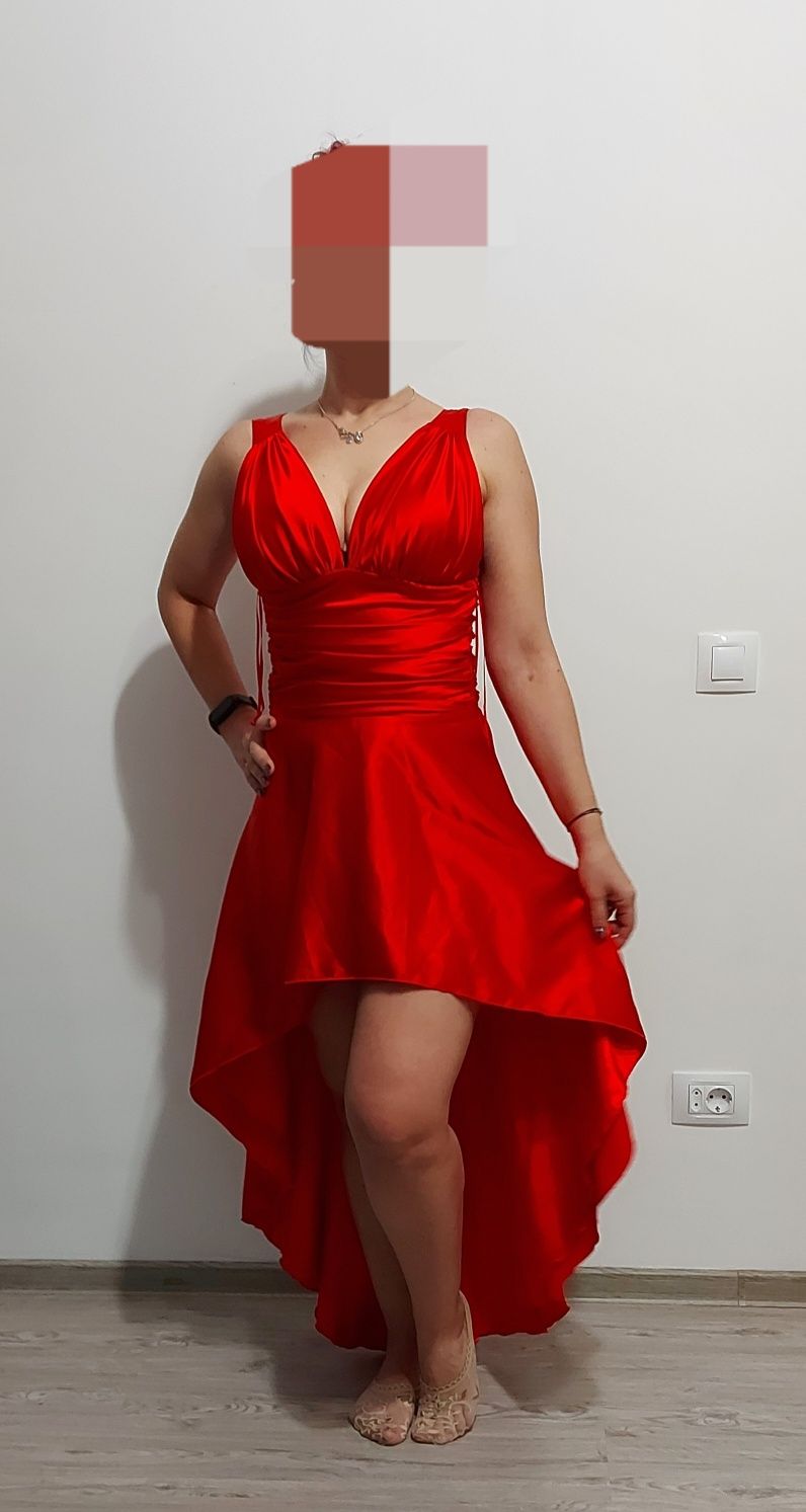 Rochie roșie de seară