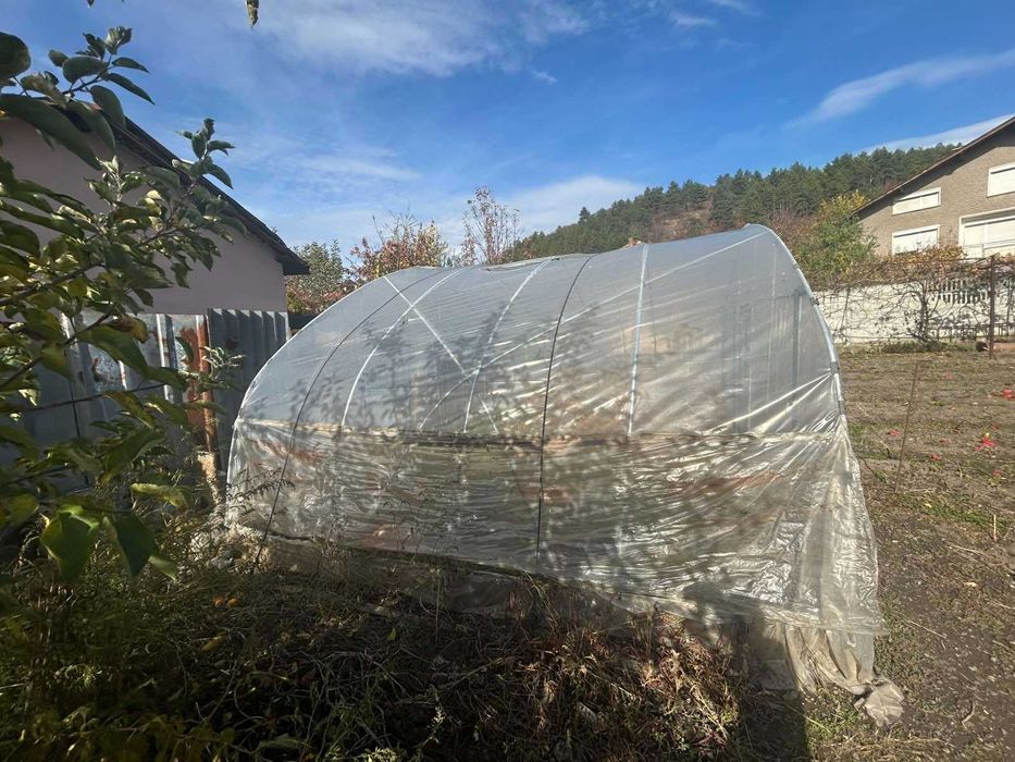 Продавам оранжерия