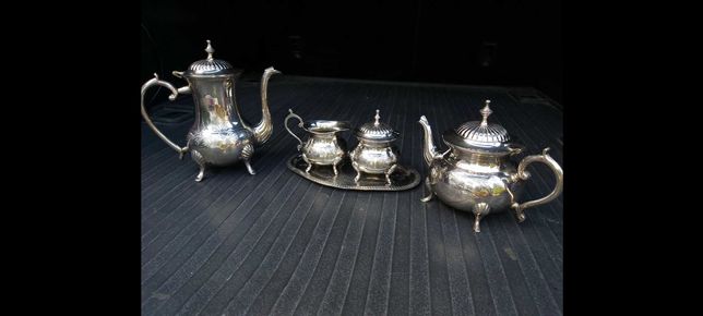 Serviciu deosebit pentru ceai si cafea din metal argintat