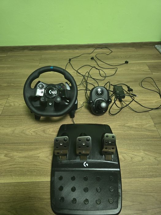 volan logitech g923 cu pedale si schimbător