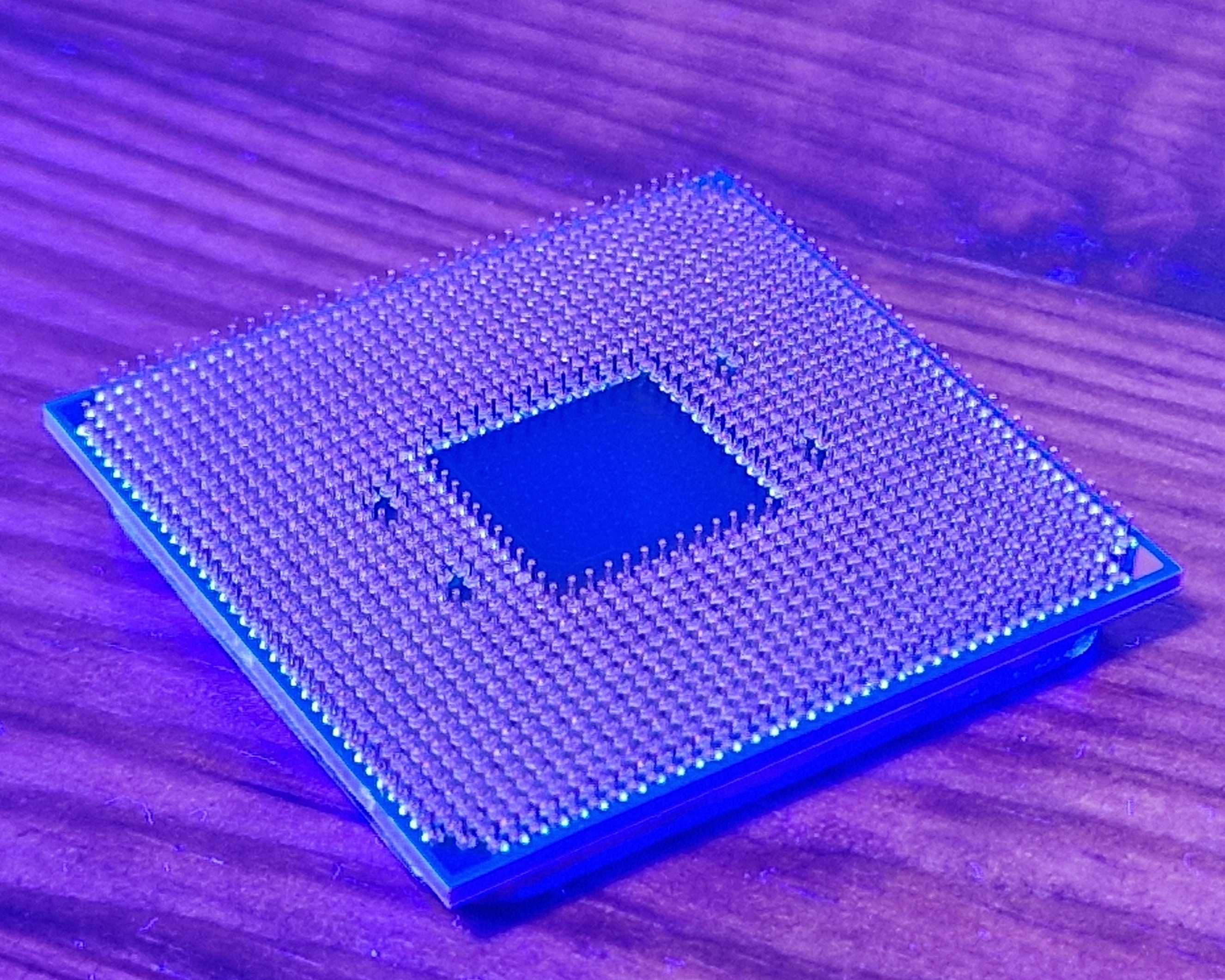 Продавам процесор CPU AMD RYZEN 7 2700X