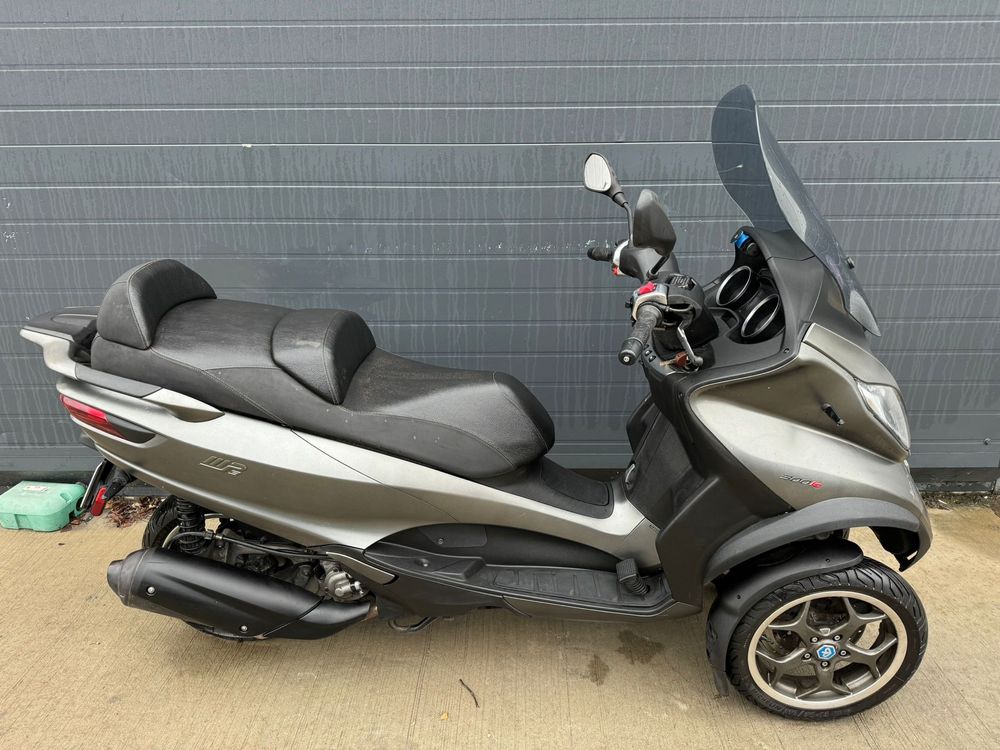 Fun moto vinde Piaggio Mp3 300cm ABS ASR 2018 Permis cat B