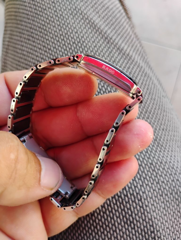 Продавам дамски часовник RADO