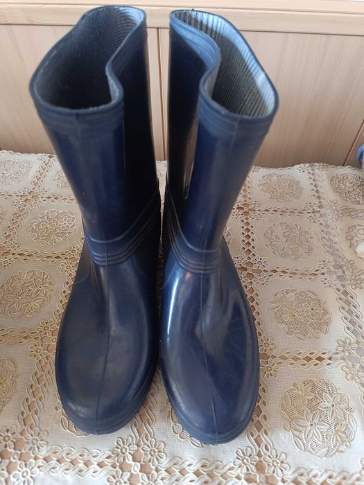Продаю резиновые  сапоги