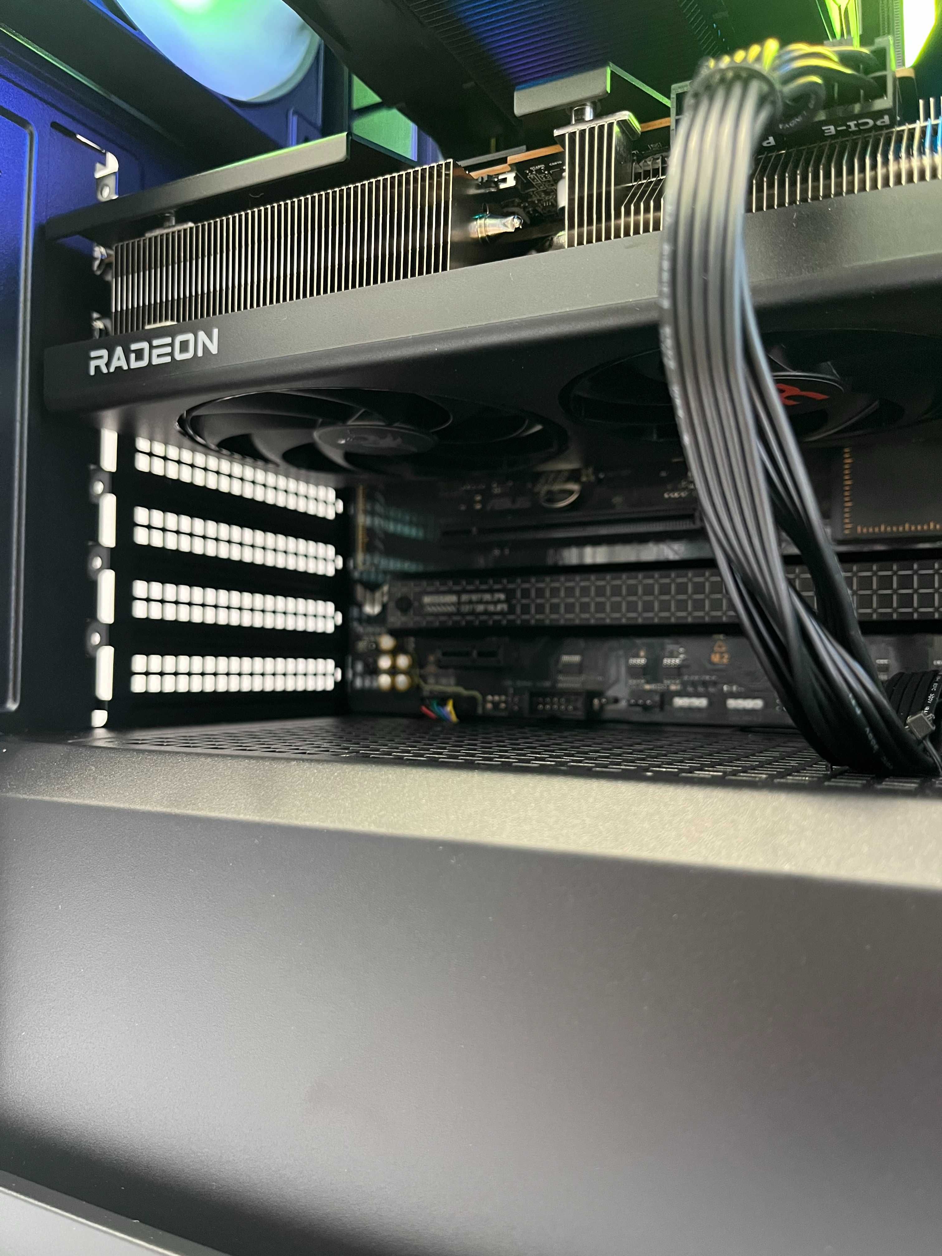 Геймърски компютър AMD Ryzen 7 9700X, RX 9070 XT 16GB, 32GB ram