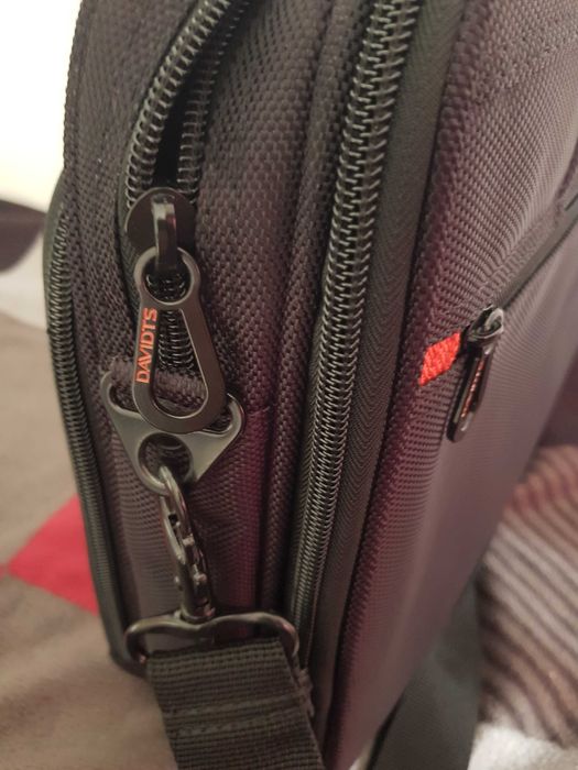 Geantă Laptop DAVIDTS – Ca nouă, folosită o singură dată