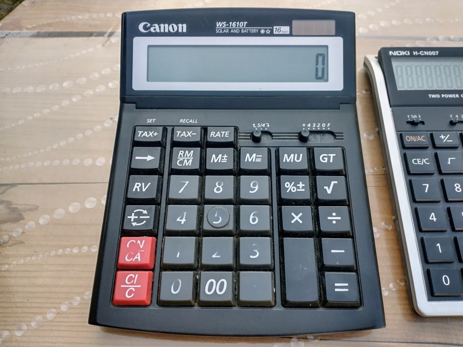 Set birotică: 2 calculatoare, 2 perforatoare, 1 capsator