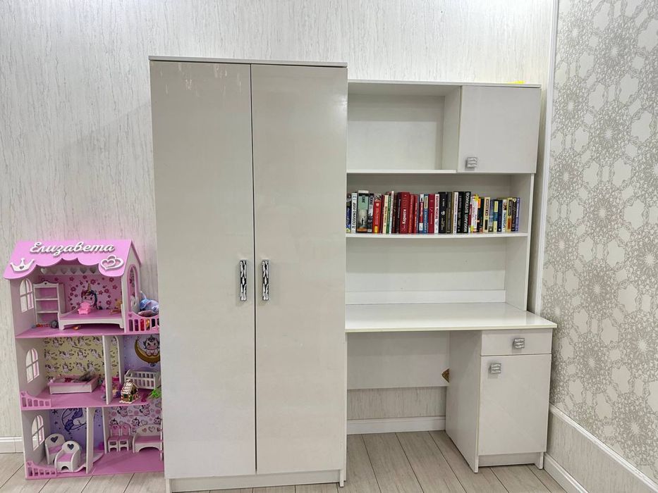 Продается детская акриловая мебель кровать и шкаф