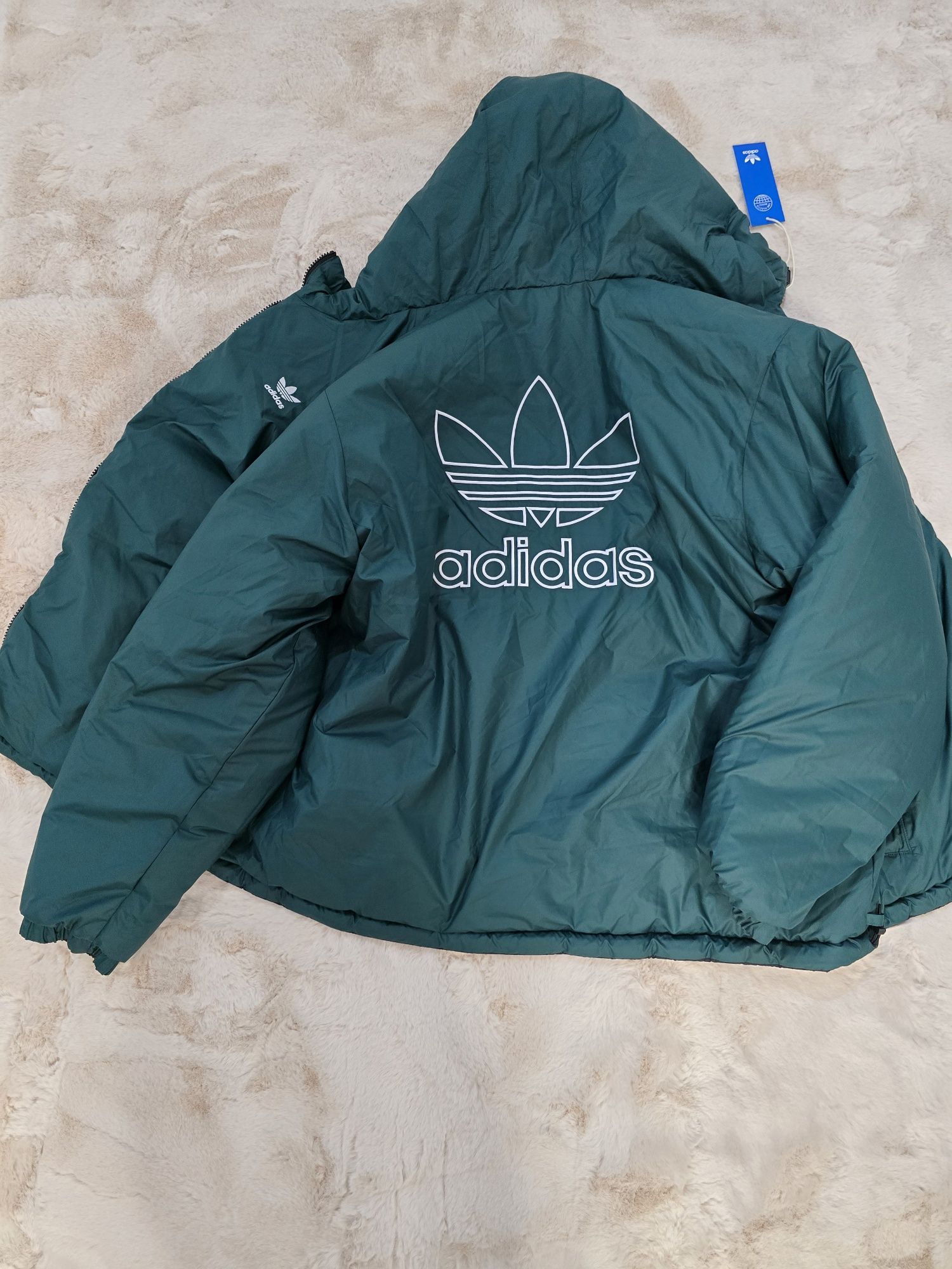 Geaca noua Adidas L cu 2 fețe