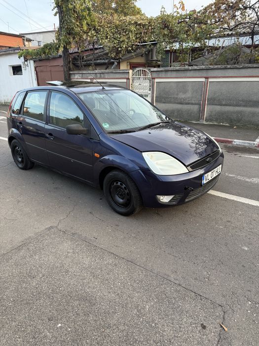 De vanzare ford fiesta 2002