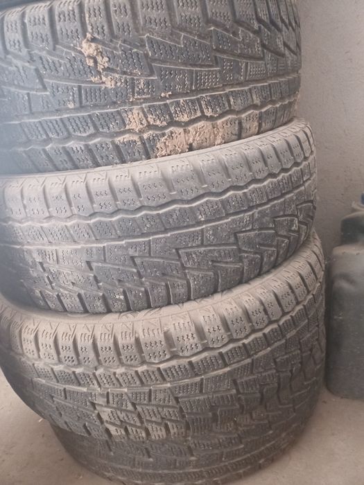 Шины 195/60/15 в хорошем состоянии.