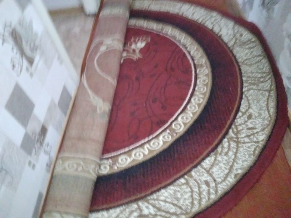 Продам ковёр в хорошем состоянии,тёплый,мягкий.