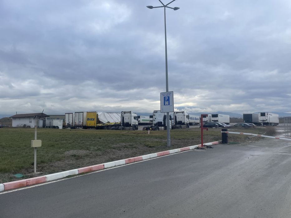 Дава се под наем Гараж / Паркомясто в София, Летище София - 4000 кв.м за 81.6 € - Снимка #1