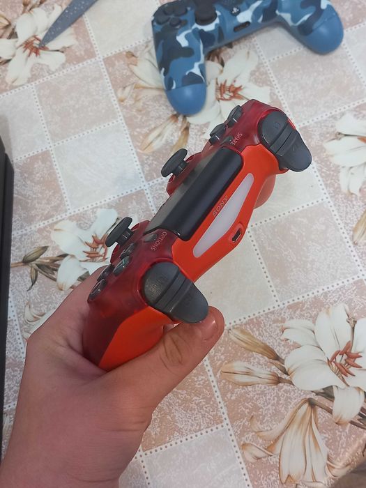Ps4 pro 1TB + 2 джойтика