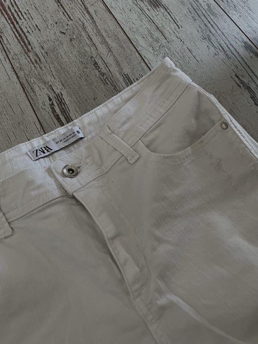 Бели дънки на Zara