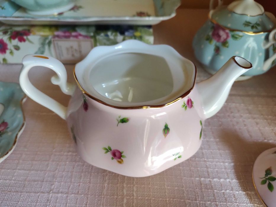 Royal Albert New Country Roses Pink - Чайник и сет за един