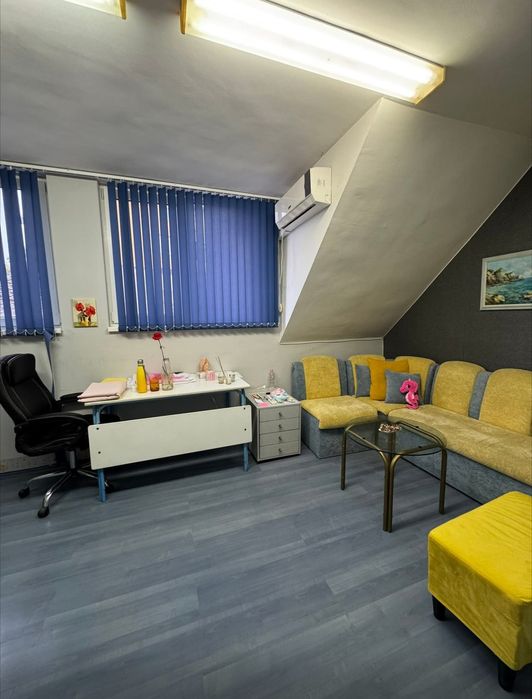 Продава четиристаен имот