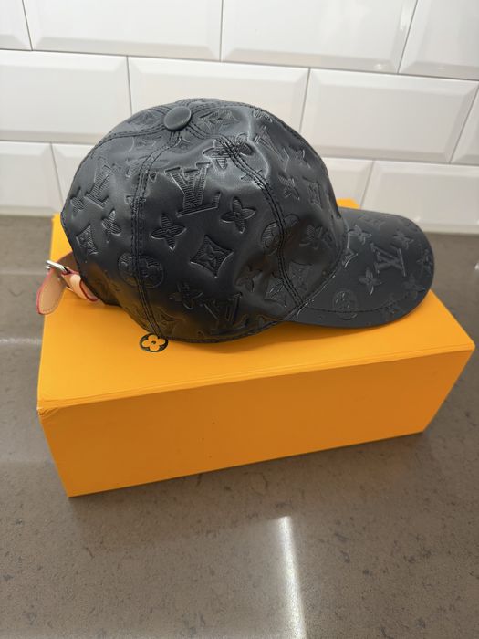 Нова шапка Louis Vuitton