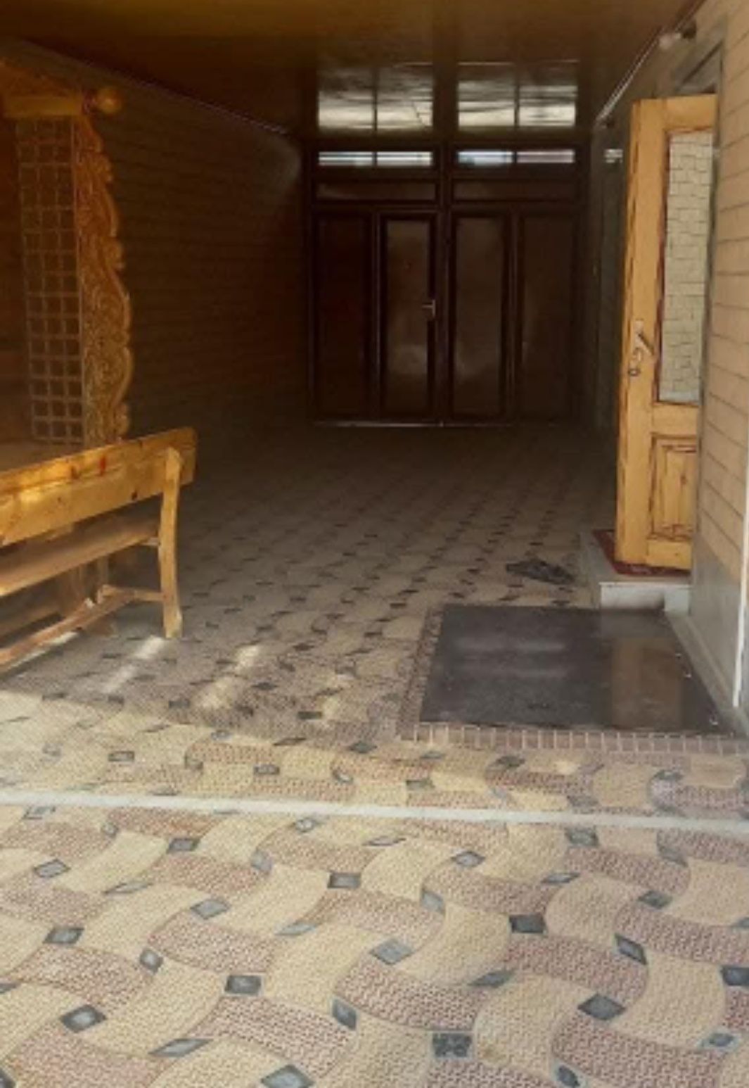 Продаётся  дом на 2 семьи