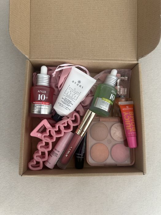 Кутия с козметика и аксесоари