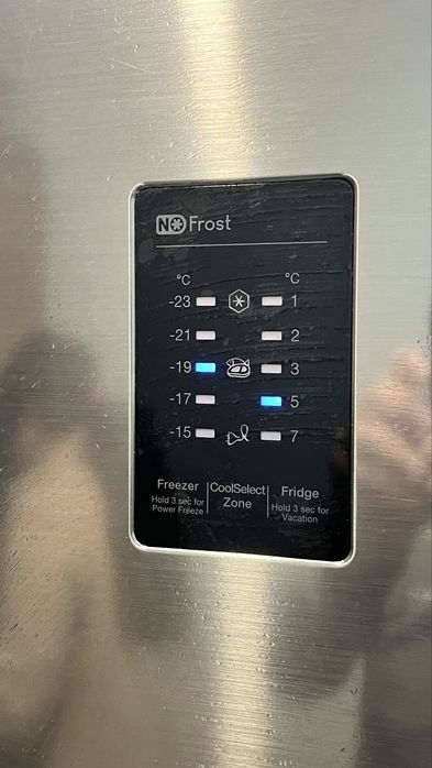Хладилник Samsung с фризерно отделение