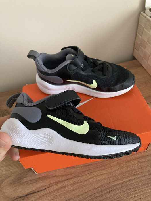 Nike revolution оригинални