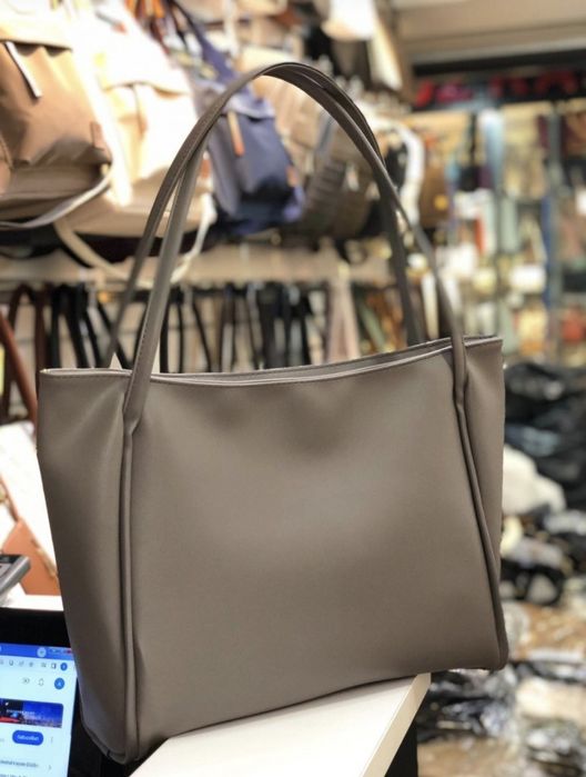 Класическа дамска чанта