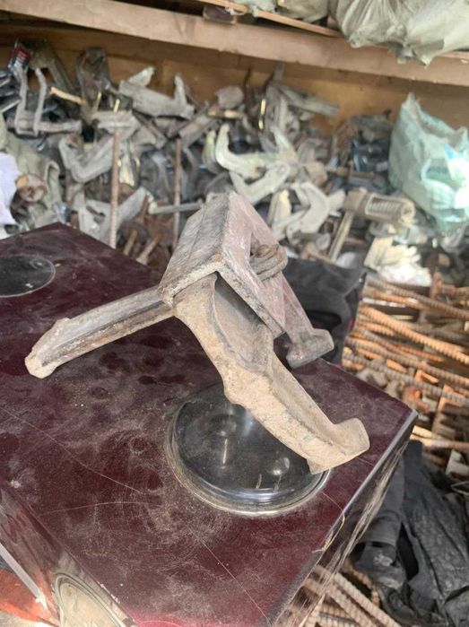 Продам замки опалубочные универсальные клиновые