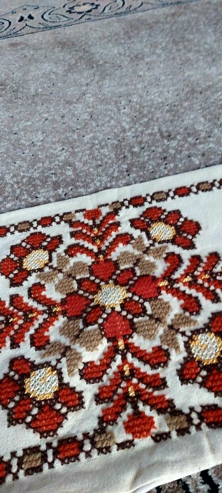 Битова покривка ръчна бродерия