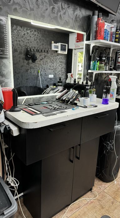 Vand doua posturi frizerie