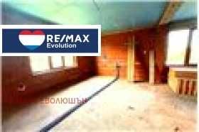 Продава се Къща в Разград, Бели Лом - 342 кв.м за 293 €/кв.м - Снимка #2