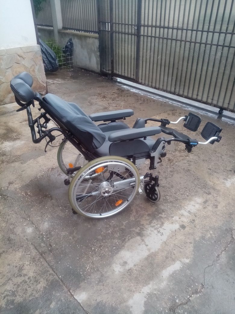 Cărucior/fotoliu rulant pt persoane cu dizabilitati