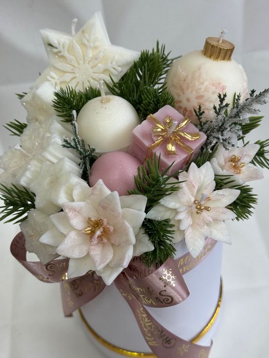 Коледни аранжировки с ароматни соеви свещи