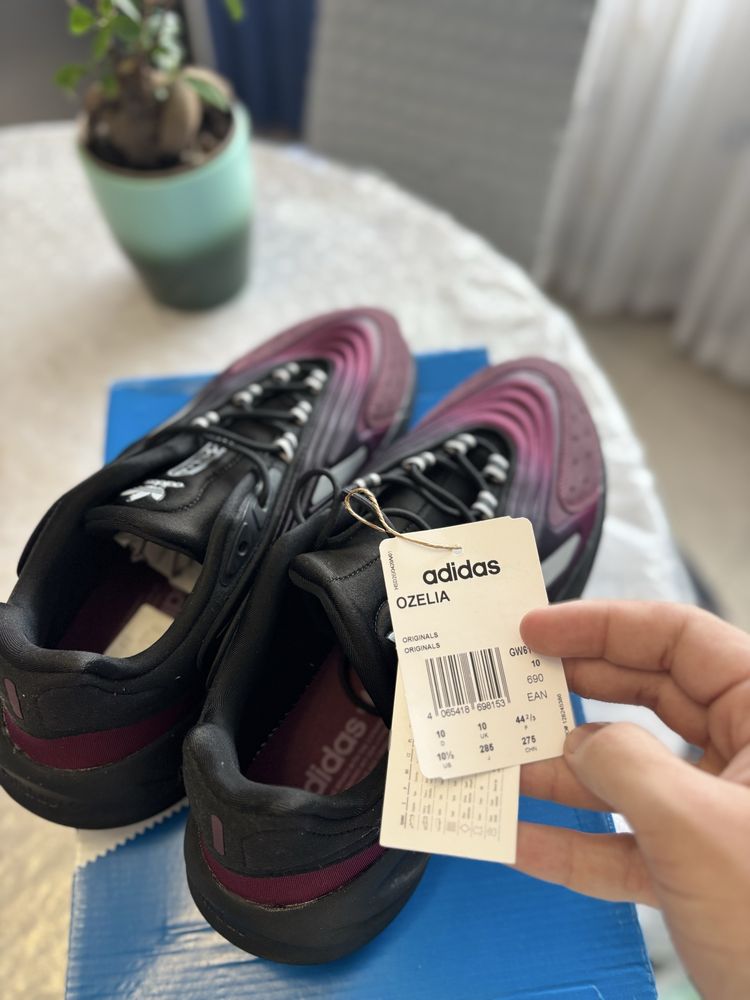 Обувки adidas Ozelia