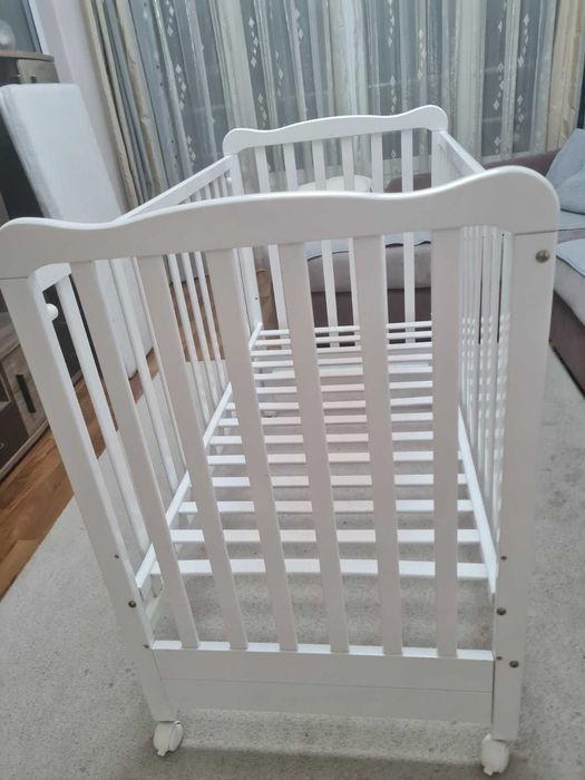 Бебешко легло , везна , количка + транспортен кош и  Бебефон.