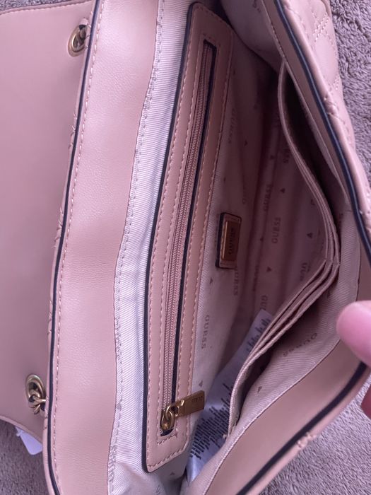 Дамска чанта марка Guess