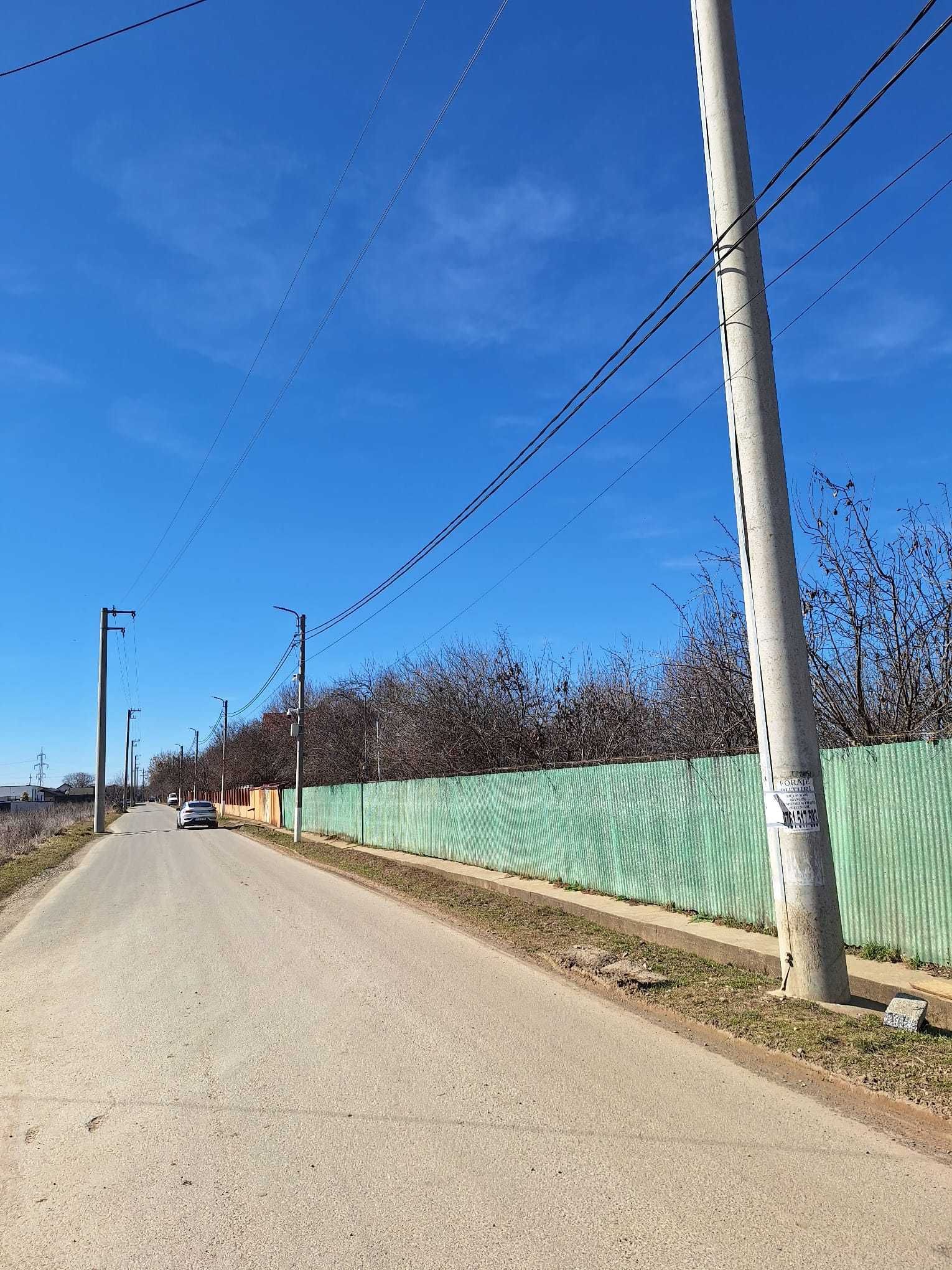 Teren Balotesti,langa padure,apa,canal,gaz la hotar