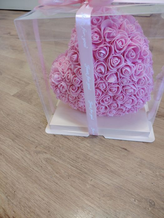 Сърце от вечни рози