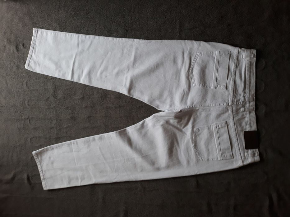 Vand urgent pantalon blugi noi,,firma John-Baner.
