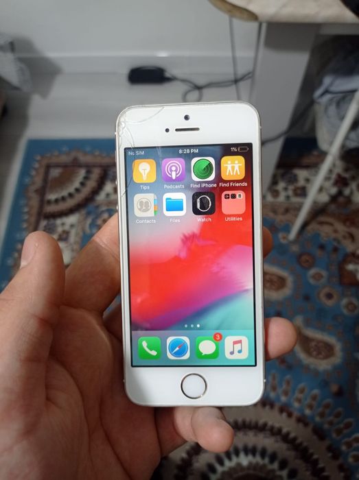 айфон 5с, монитор, наушники. все работает