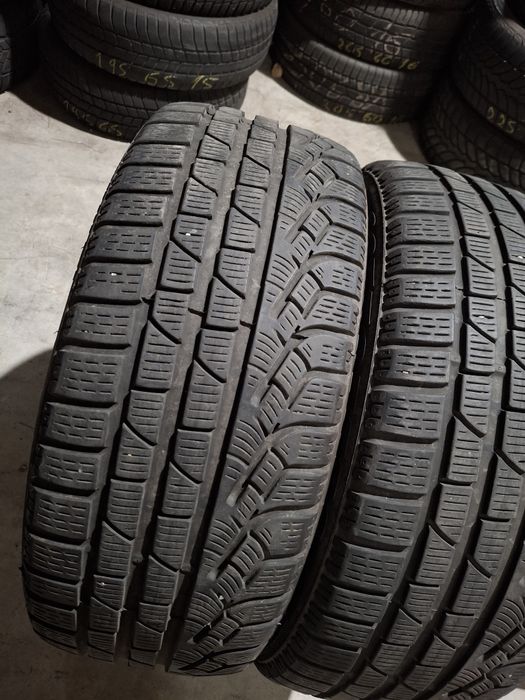 2 Anvelopele de iarnă  225 40 r18 Pirelli
