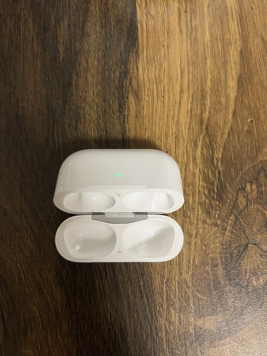 Кейс AirPods Pro 2 оригинал, полностью рабочий, зарядка lightning