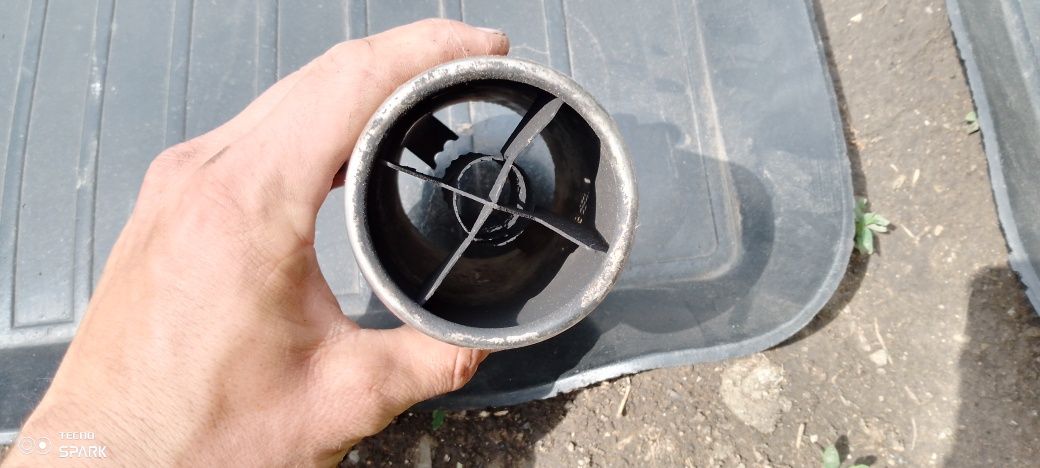 Ракетка на выхлопную трубу автомобиля