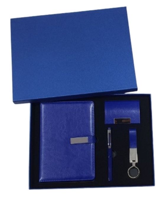 В предверии Нового года заказываем елочные шары, сувениры и наборы